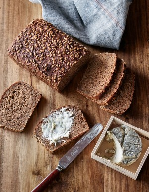 dinkelbrot bread by Antonis Achilleos