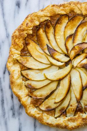 An overhead shot of an apple galette